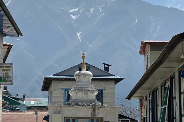 everest base camp trek in march