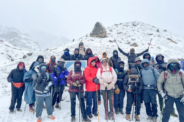 everest base camp trek in winter