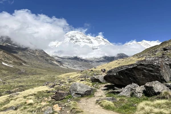 tips for high altitude trek in nepal