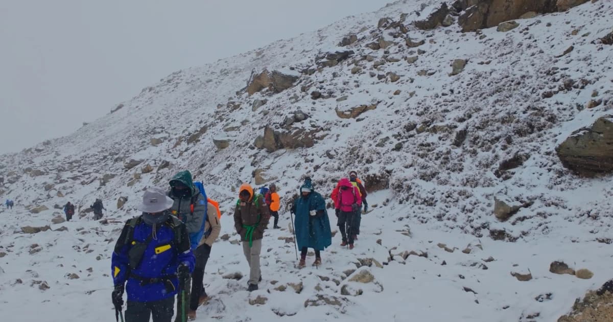 everest base camp trek in winter