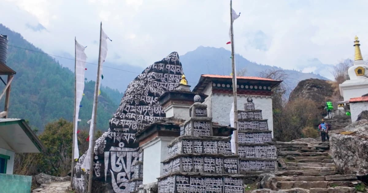 everest base camp trek in march